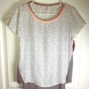 NWT High/Low Geometric Short Sleeve Blouse